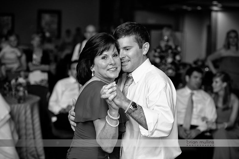 groom and mom dancing