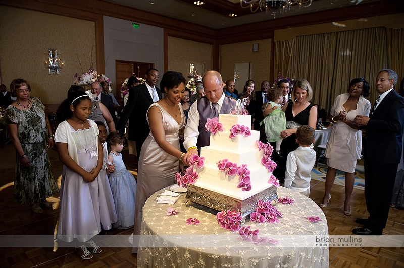 cutting the wedding cake