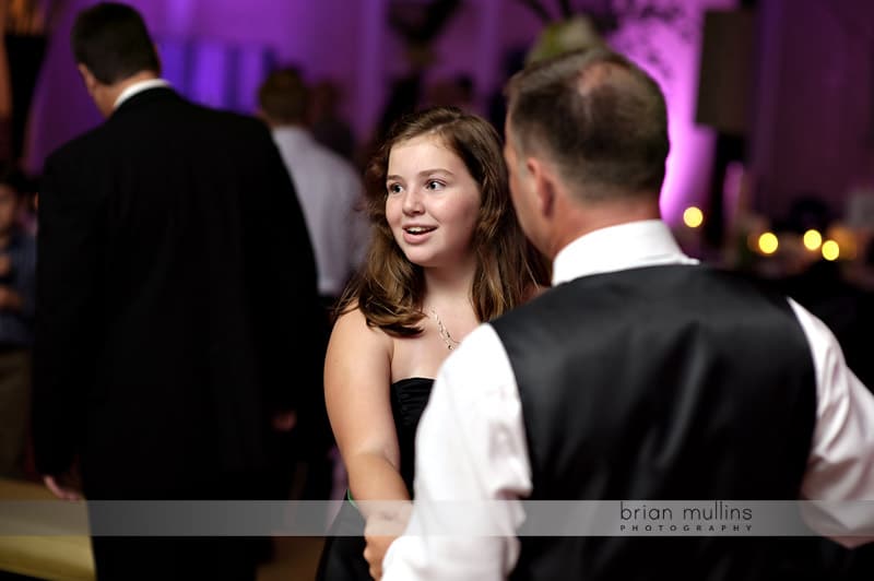 dad and daughter dancing at wedding