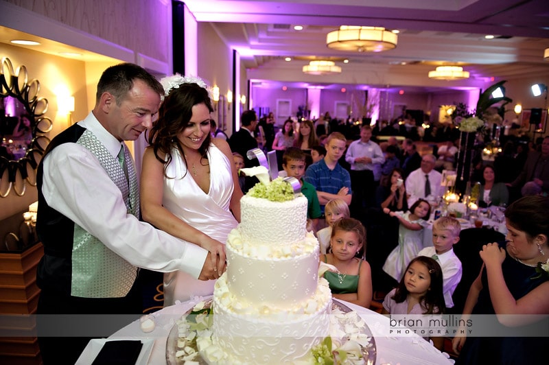 cutting the wedding cake