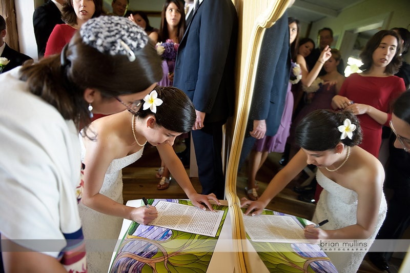 bride signing the ketubah