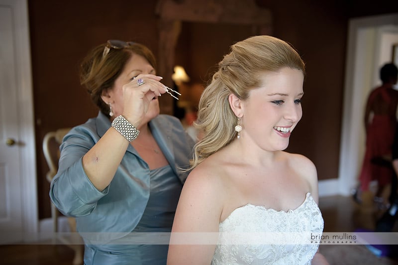 mom helping bride get ready