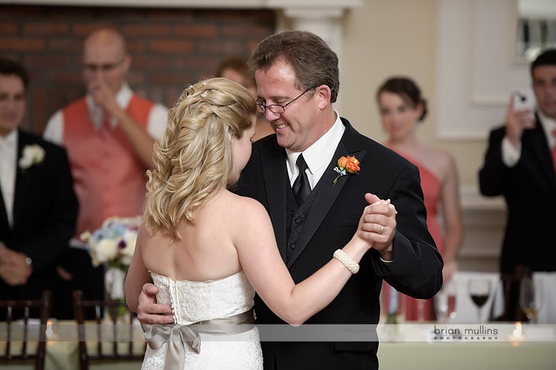 dad dancing with bride