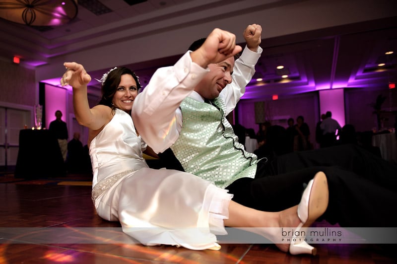 funny dance photos at weddings